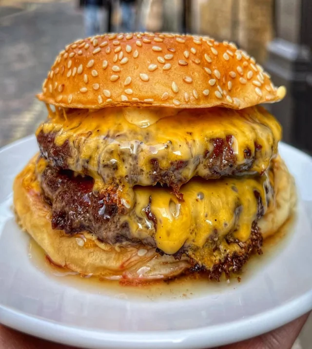 When your order looks this good, it deserves a photoshoot. 😍

Is the Bleecker Double Cheeseburger your go-to?

📸@_eating.everything_